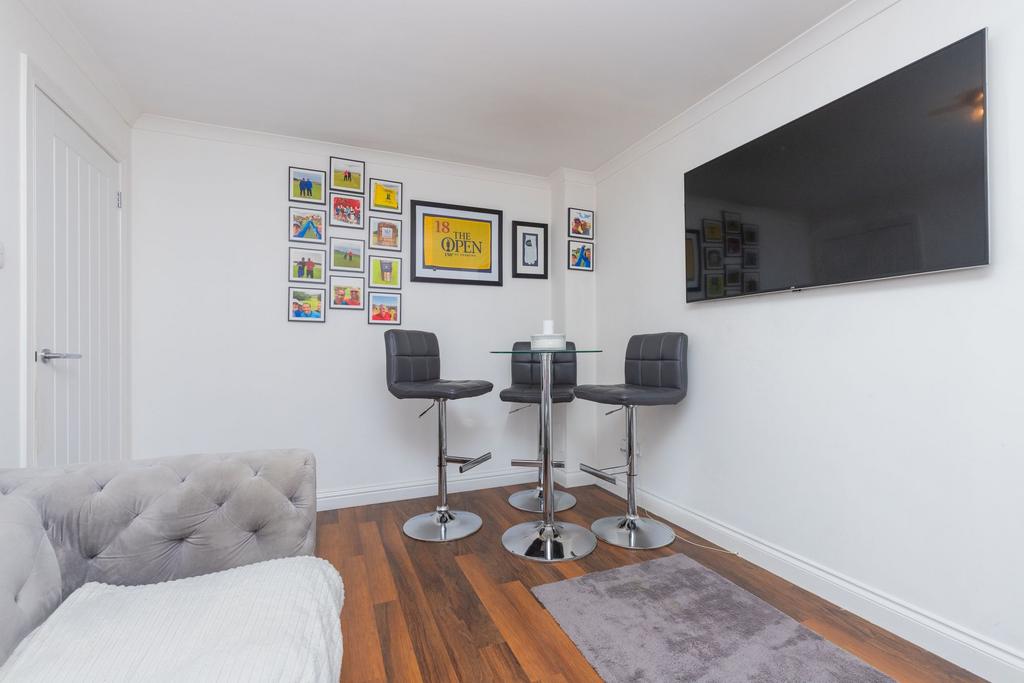 Dining/family room