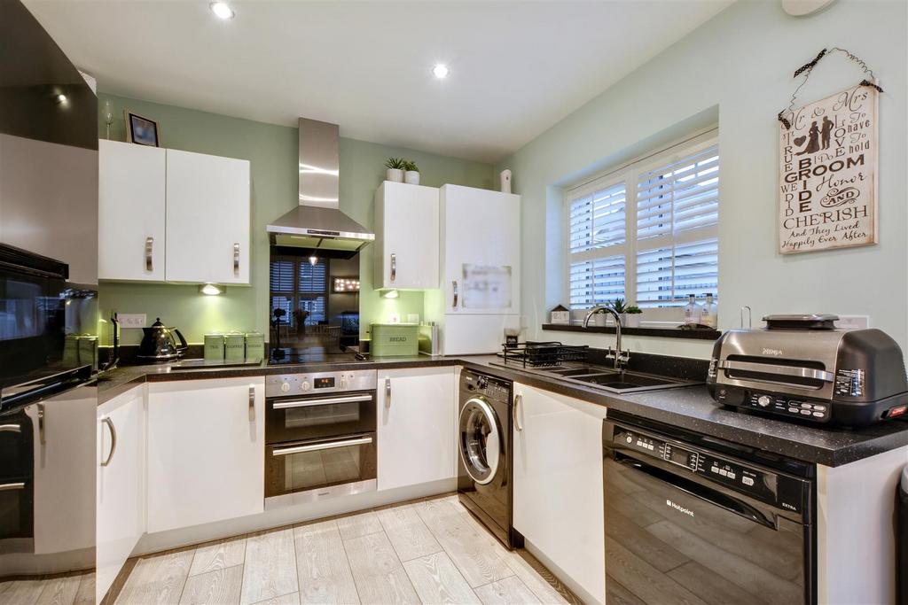 Kitchen 1.jpeg