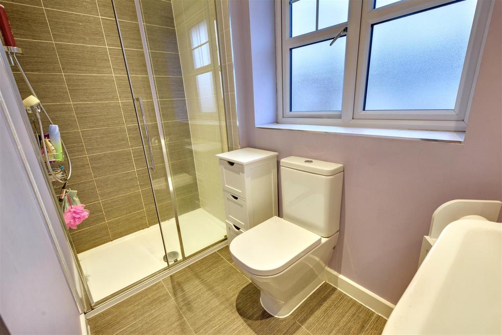 Ensuite 2.jpeg
