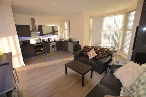 4 bedroom flat to rent, Cliff Road, Leeds LS6