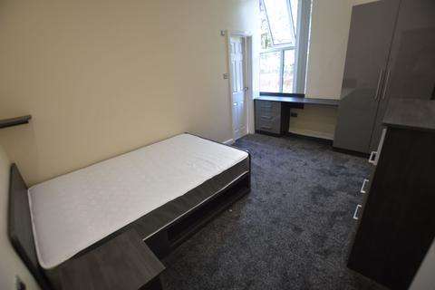 4 bedroom flat to rent, Cliff Road, Leeds LS6