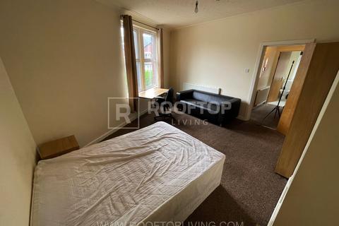 3 bedroom house to rent, Beechwood Crescent, Leeds LS4