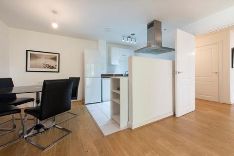 3 bedroom flat to rent, Annabel Close, London E14