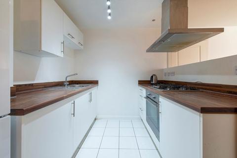 3 bedroom flat to rent, Annabel Close, London E14