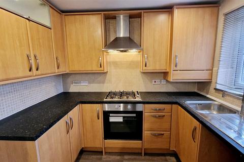 2 bedroom flat to rent, Bannister Court, Winsford