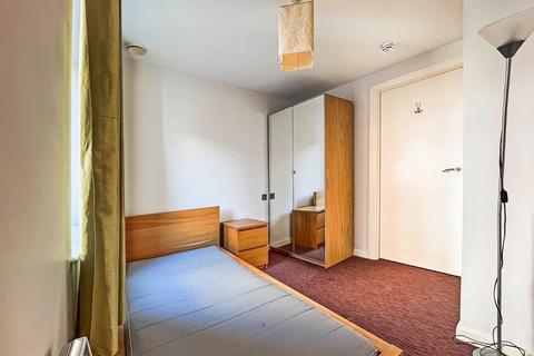 2 bedroom flat to rent, Basilica, 2 King Charles Street, Leeds