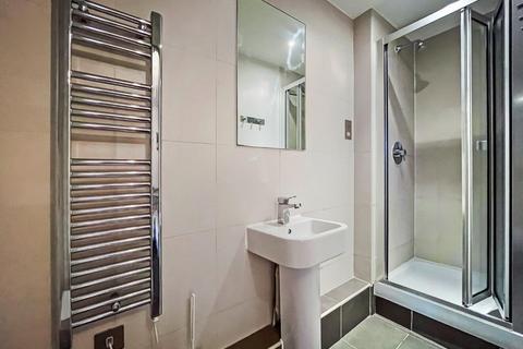 2 bedroom flat to rent, Basilica, 2 King Charles Street, Leeds