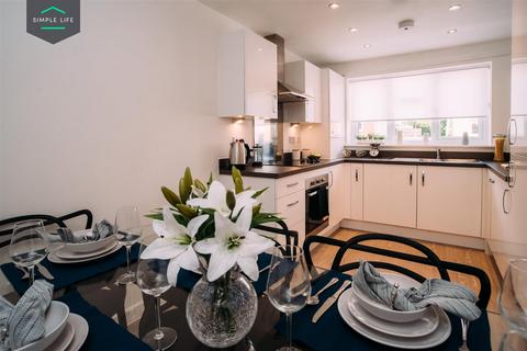 3 bedroom semi-detached house to rent, Brookfield Drive, Bradford, BD10