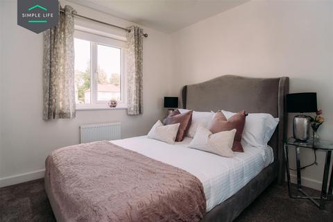 3 bedroom semi-detached house to rent, Brookfield Drive, Bradford, BD10