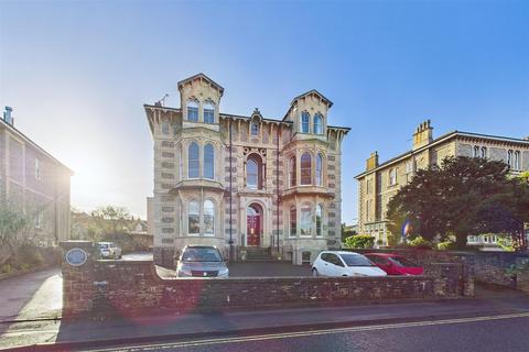 2 bedroom apartment for sale - Prominent position in Mid Clevedon