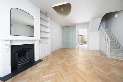 5 bedroom end of terrace house for sale, Batoum Gardens, London W6