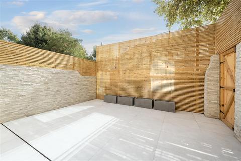 5 bedroom end of terrace house for sale, Batoum Gardens, London W6