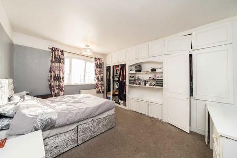 6 bedroom end of terrace house for sale, Briar Avenue, London SW16