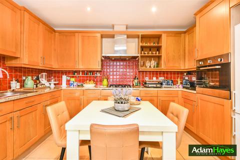 2 bedroom apartment for sale, 201 Ballards Lane, London N3
