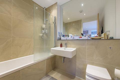 2 bedroom flat for sale, Cascades Apartments, Hampstead, London, NW3