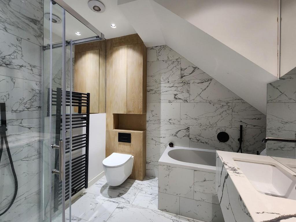 Bathroom 2.jpg
