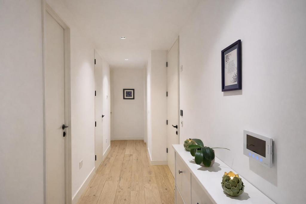 Hallway 2.png