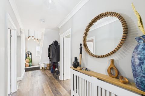 4 bedroom detached house to rent, Orchard Avenue, Ashford, Surrey, TW15