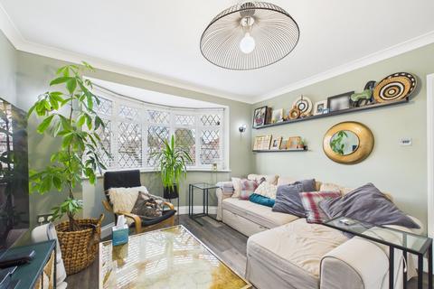4 bedroom detached house to rent, Orchard Avenue, Ashford, Surrey, TW15