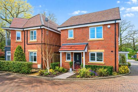 3 bedroom detached house for sale - Copse Close, Hampshire GU51