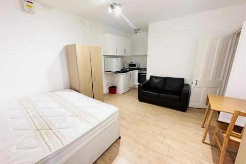 Studio to rent - Finchley Road, London