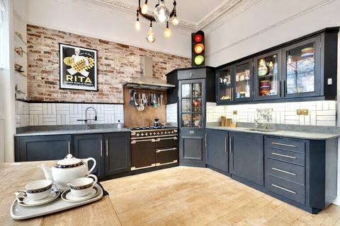 2 bedroom flat for sale, Pond Road, London SE3
