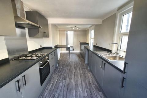 3 bedroom terraced house to rent, Gordon Road, Herne Bay, Kent, CT6