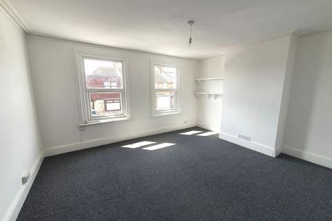 3 bedroom terraced house to rent, Gordon Road, Herne Bay, Kent, CT6