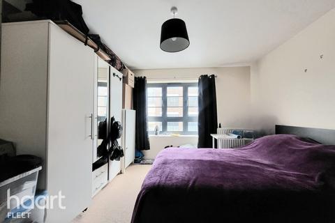 2 bedroom apartment to rent, Pond Road, FARNBOROUGH