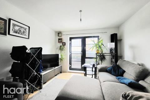 2 bedroom apartment to rent, Pond Road, FARNBOROUGH