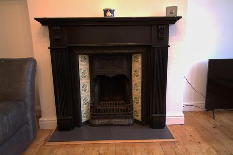 2 bedroom terraced house to rent, Manchester Road, Manchester M34