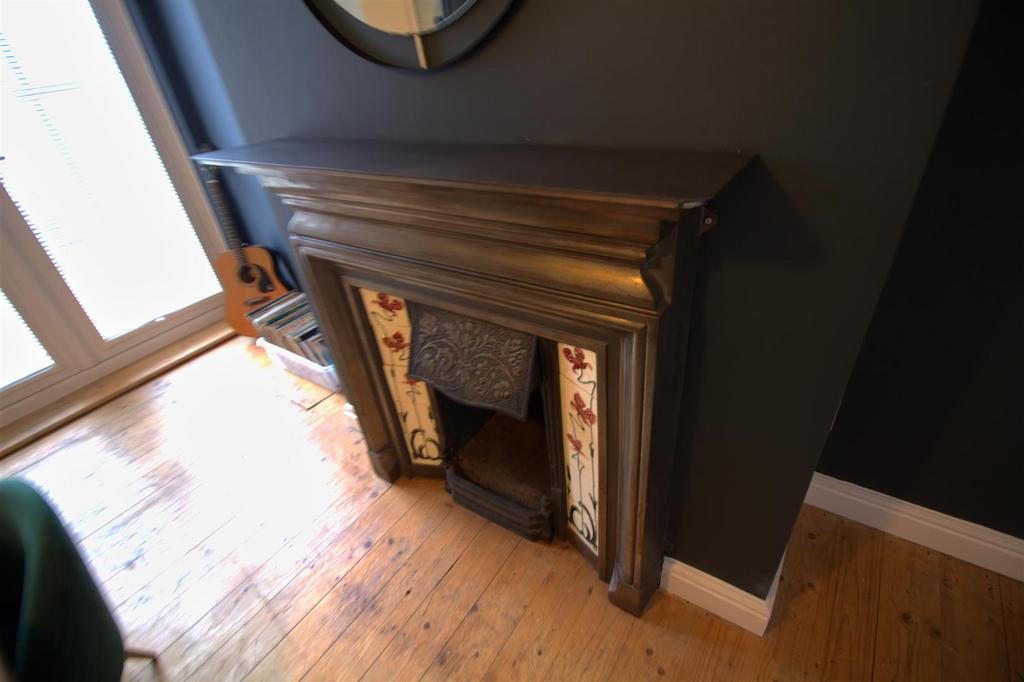Diningroom fireplace.jpg