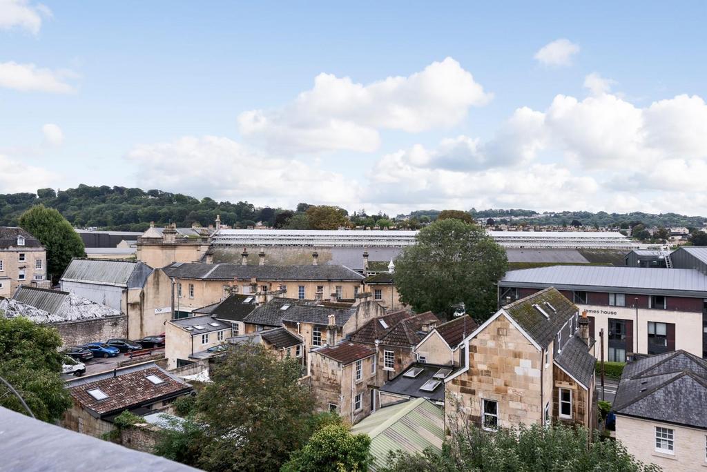 Top Floor Flat, 18 New King Street, BA1 2 BL-8.jpg