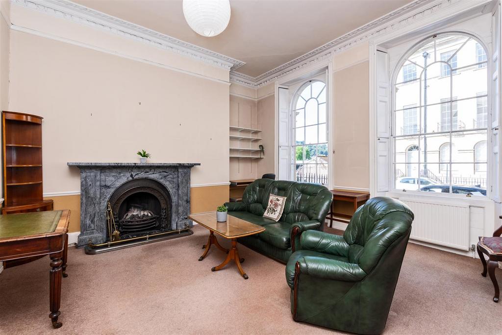 Flat 2, 7 Johnstone Street-1.jpg