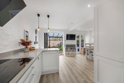 4 bedroom terraced house for sale, Wynton Grove, Walton-on-Thames, KT12