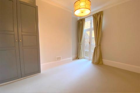 2 bedroom apartment to rent, Bovingdon Road, SW6