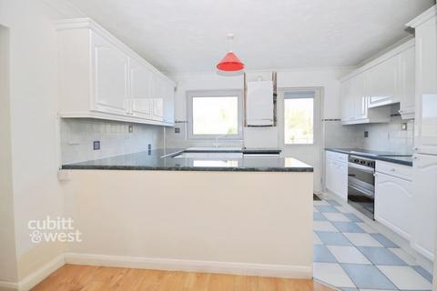 4 bedroom detached house to rent, Coronet Close, Crawley, RH10