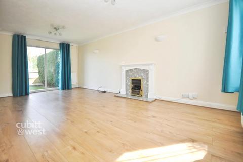 4 bedroom detached house to rent, Coronet Close, Crawley, RH10