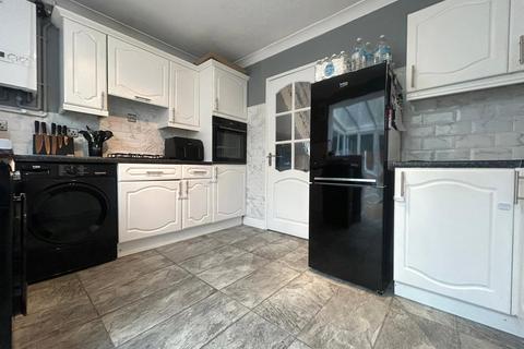 2 bedroom end of terrace house for sale, Shanklin Close, Princes Park, Kent, ME5