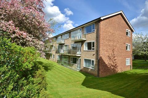 2 bedroom flat for sale, Hillbrow Court, Esher, KT10