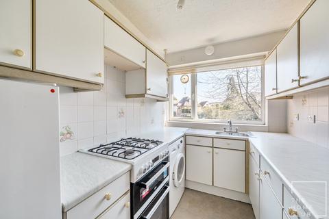 2 bedroom flat for sale, Hillbrow Court, Esher, KT10