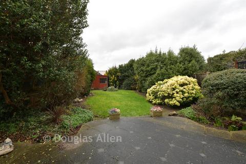 undefined, Woodfield Way, Hornchurch RM12