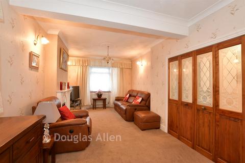 undefined, Woodfield Way, Hornchurch RM12