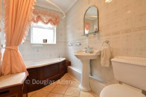 undefined, Woodfield Way, Hornchurch RM12