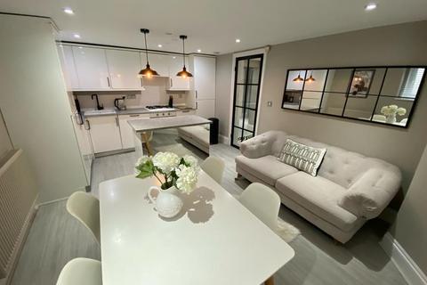 2 bedroom flat to rent, Hilldene, Harehills Lane, Leeds LS8