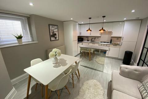 2 bedroom flat to rent, Hilldene, Harehills Lane, Leeds LS8