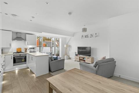2 bedroom flat for sale, Deyoung Way, High Wycombe HP11