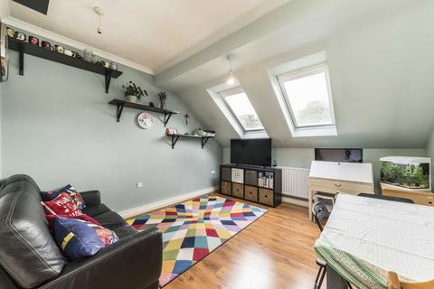 2 bedroom flat to rent, Codrington Hill, London SE23
