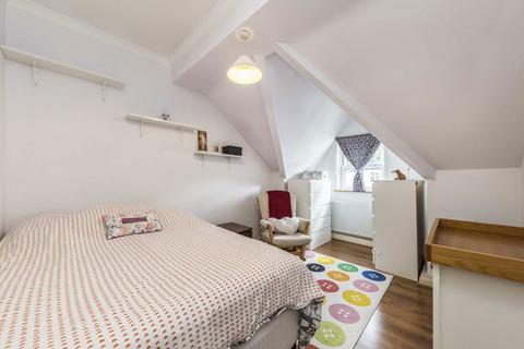 2 bedroom flat to rent, Codrington Hill, London SE23
