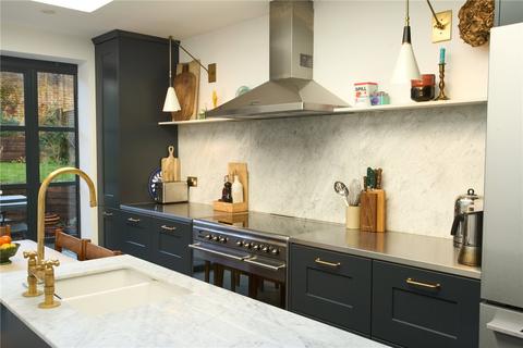 2 bedroom terraced house for sale, Montague Road, London, E8